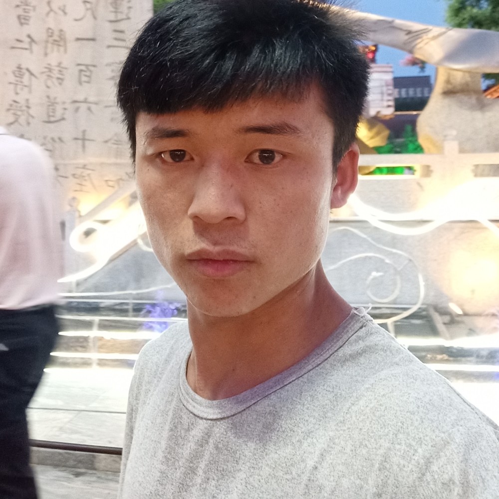 朴素蹙眉洛尘的照片