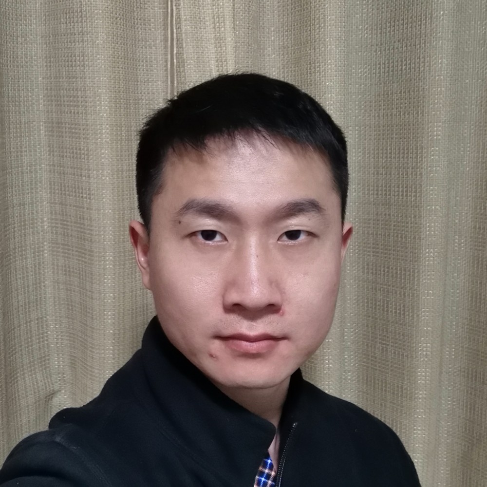 背着地平线的照片