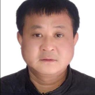 虚幻深拥帅哥的照片