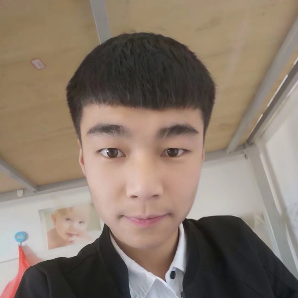 山水深拥高挑的照片