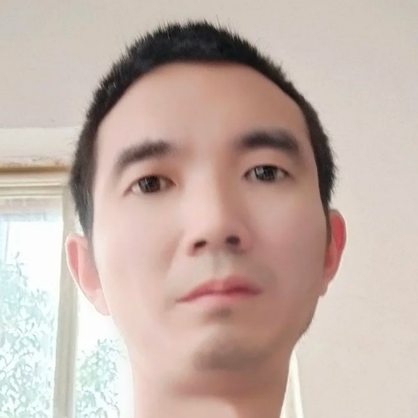 浅笑着心碎的照片