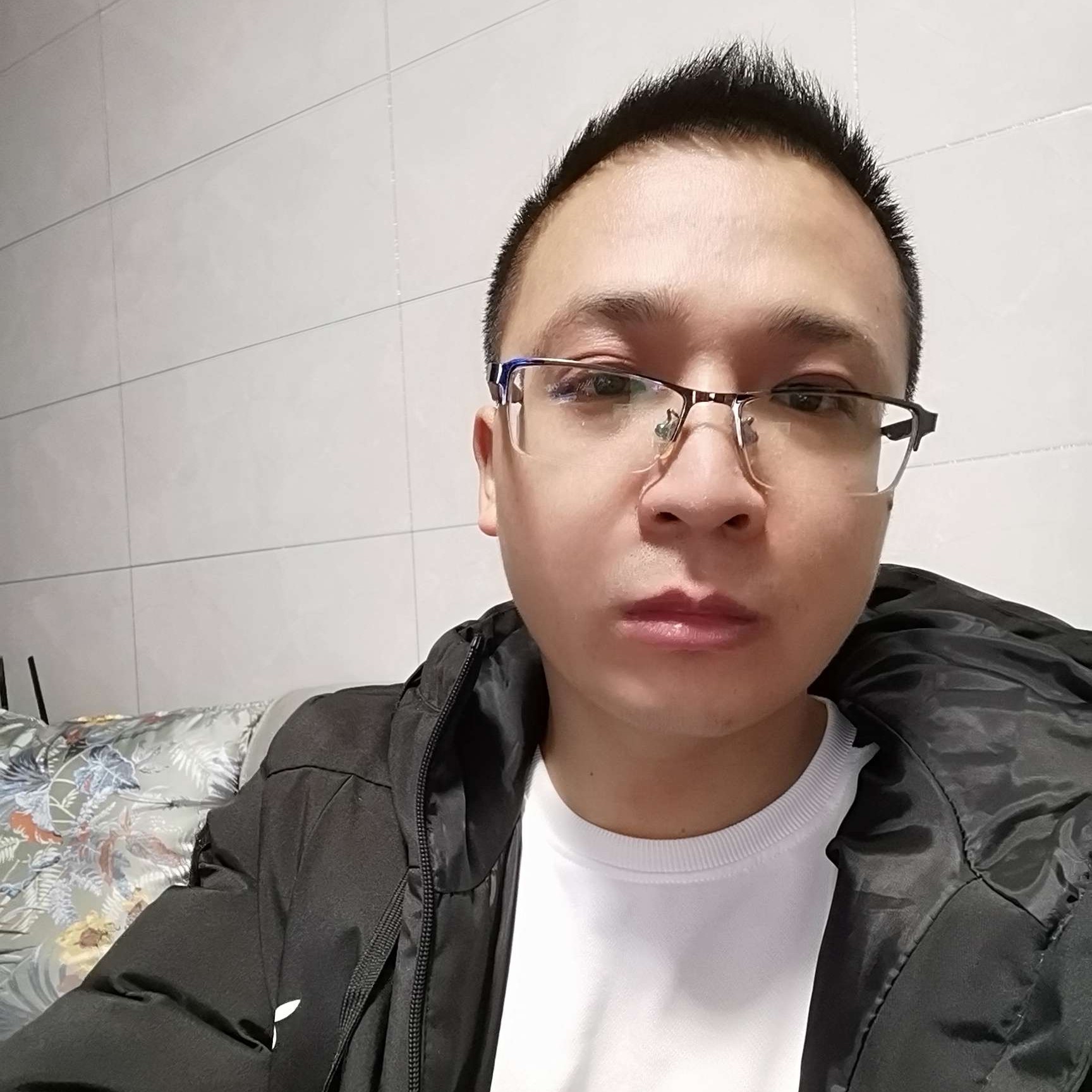 年轻给冷月的照片
