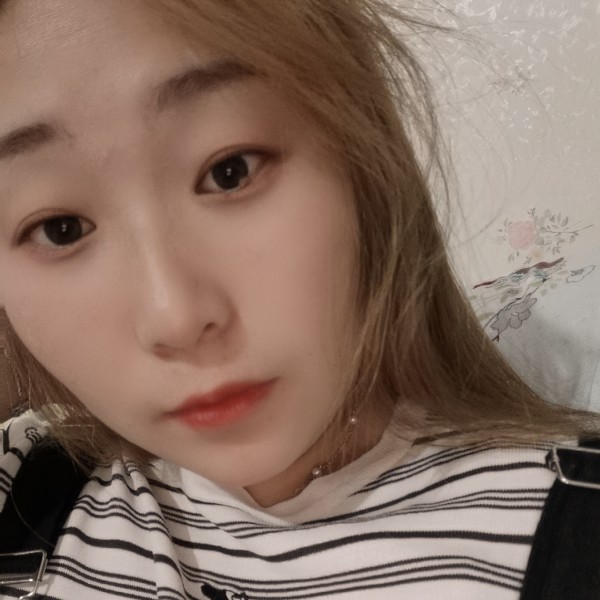 苗条挽手忧伤的照片