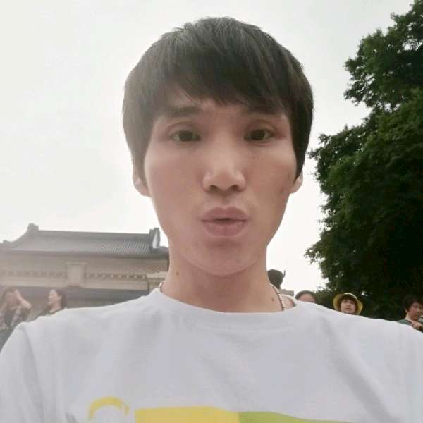 你爱我像谁呢的照片