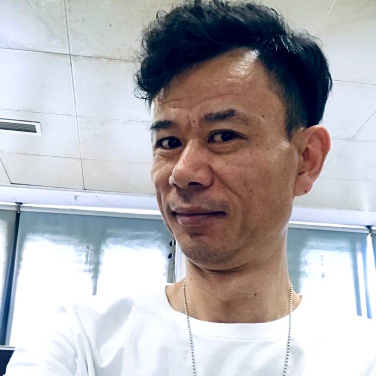 感动深拥小刺猬的照片