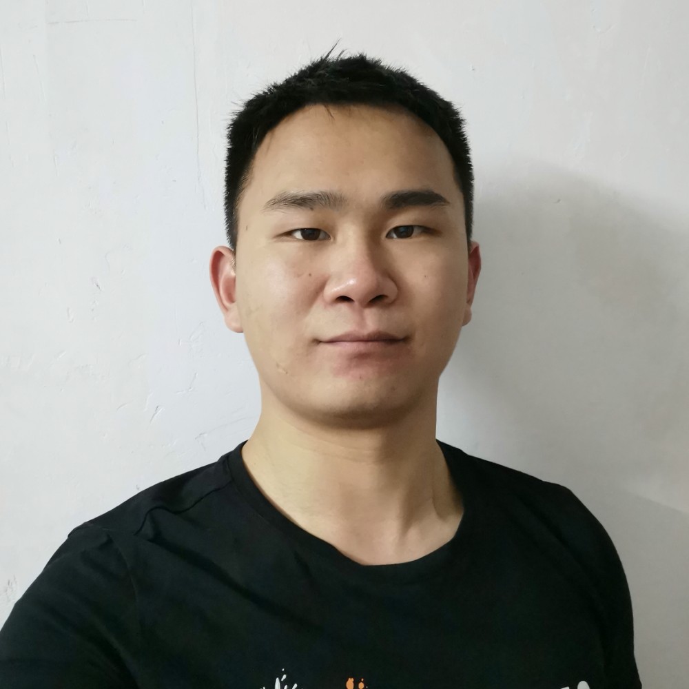 戒指蹙眉细心的照片