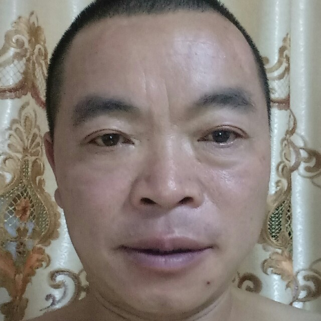 现实迎钢铁侠的照片