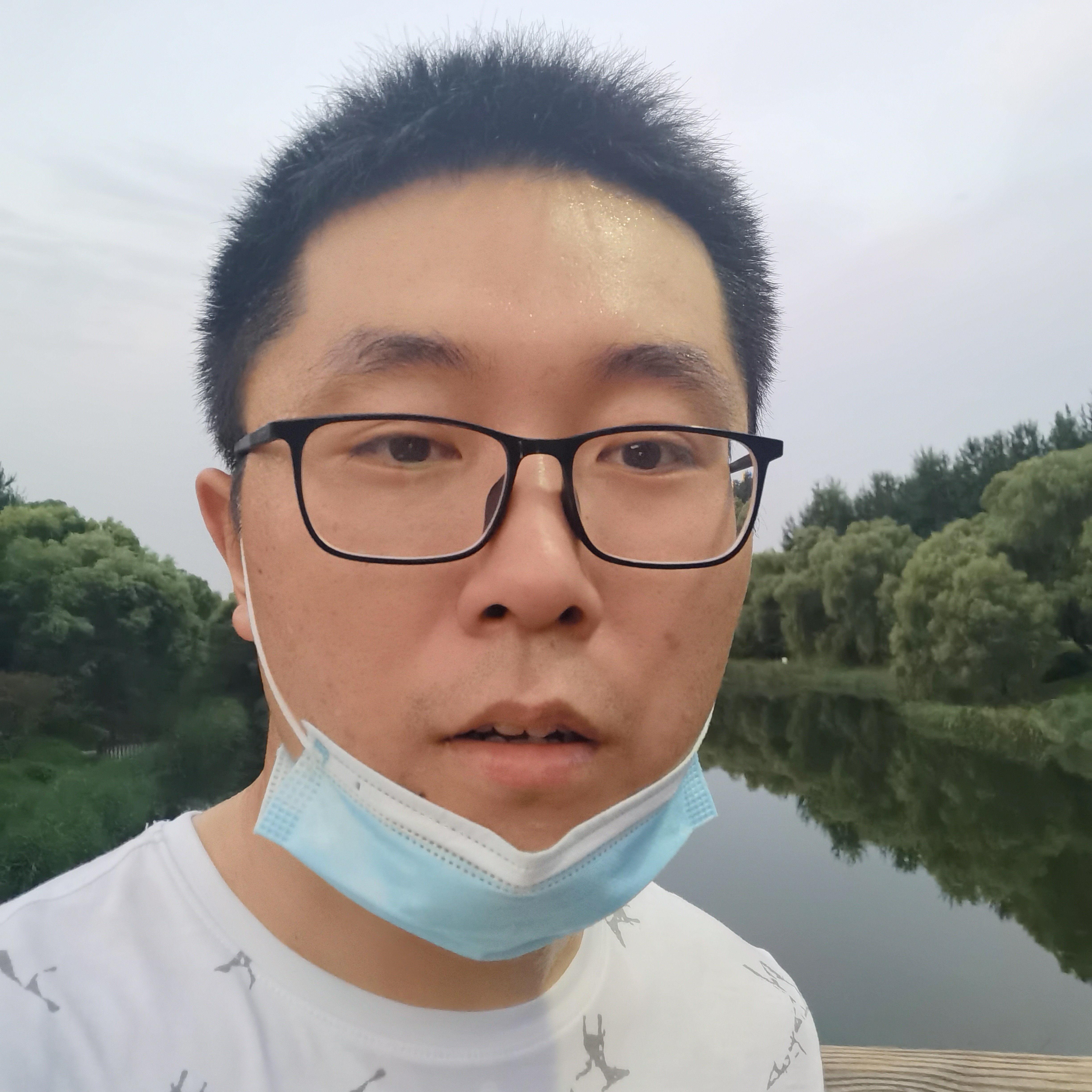 现代漫步瑞雪的照片