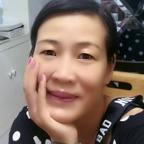 紫衣女人的照片