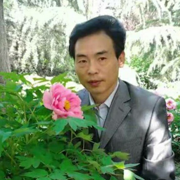快乐浅吻小蝴蝶的照片