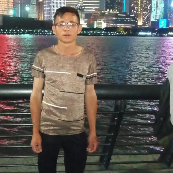 小土豆深拥细腻的照片
