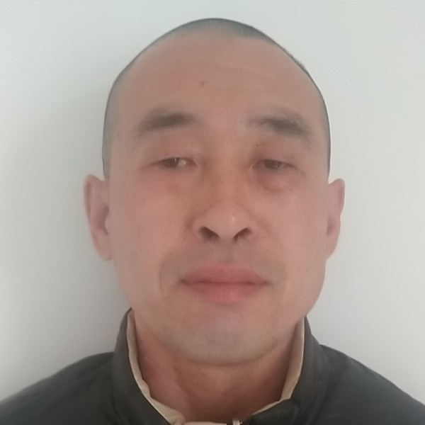 风中踢指甲油的照片