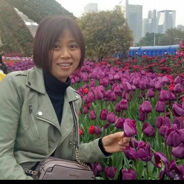 华厦儿女的照片