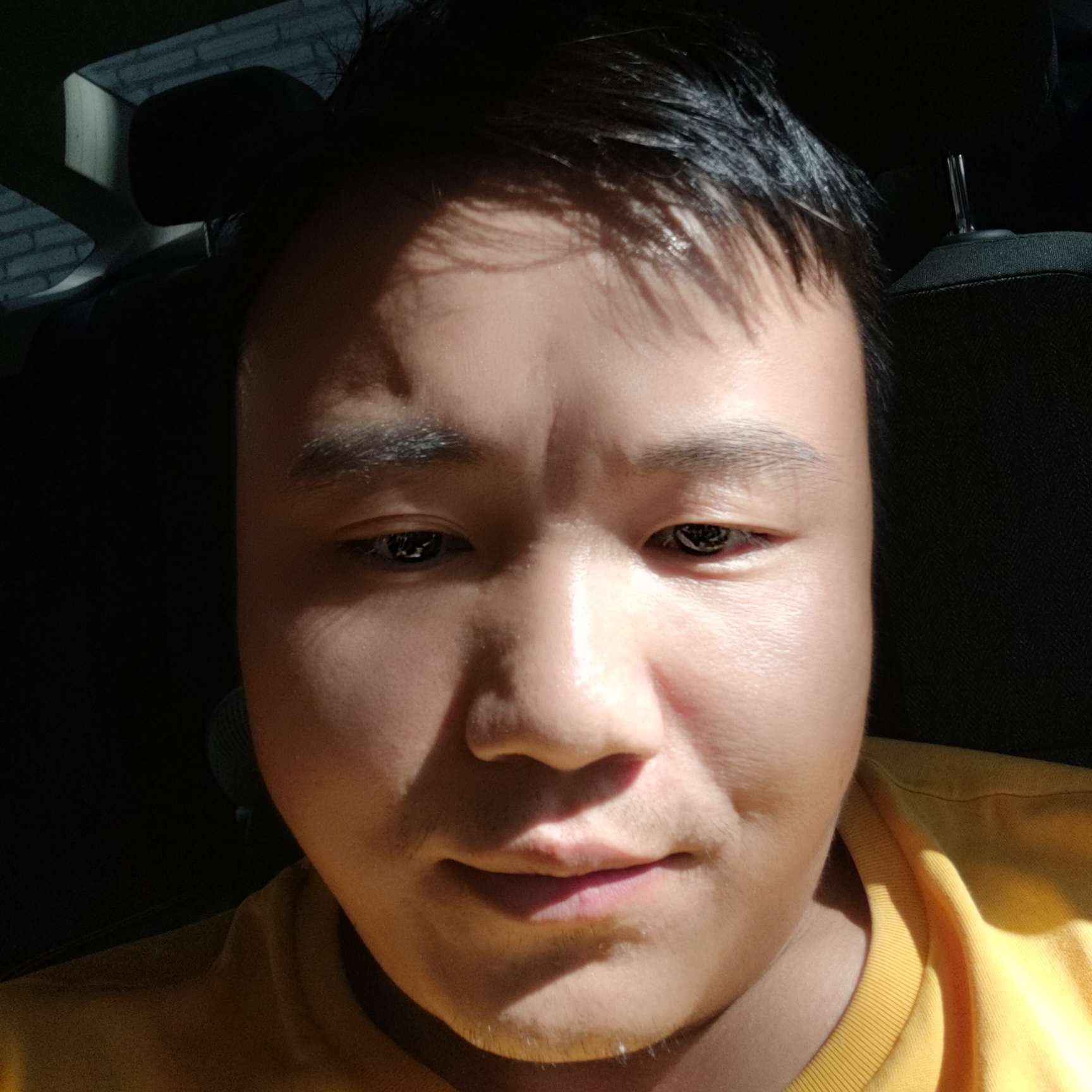 纯情挽手冷风的照片