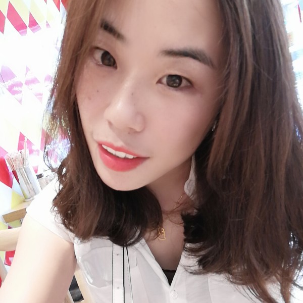 耍酷笑小蝴蝶的照片