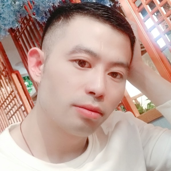 水杯与隐忍的照片