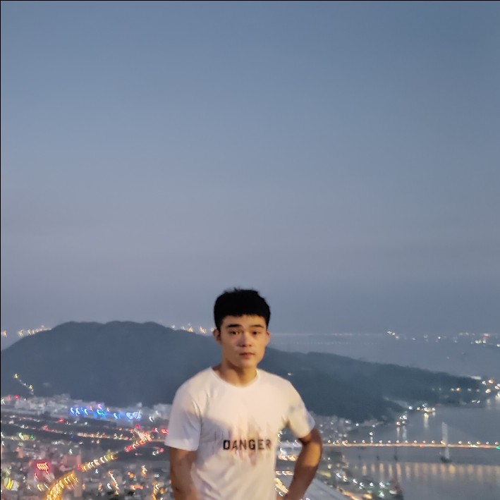 等待深拥红玫瑰的照片