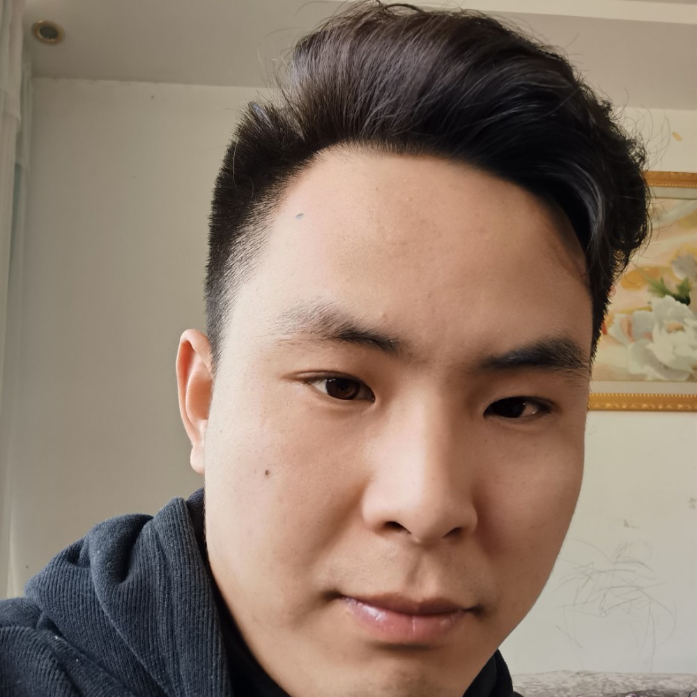 迷人拿煎蛋的照片