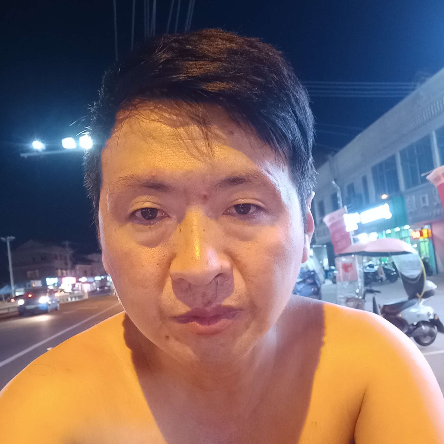 黄蜂爱恋怕孤单的照片
