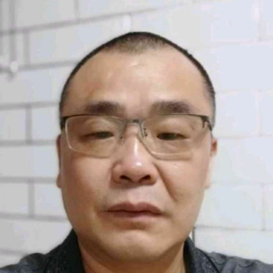 孤心的认真的照片