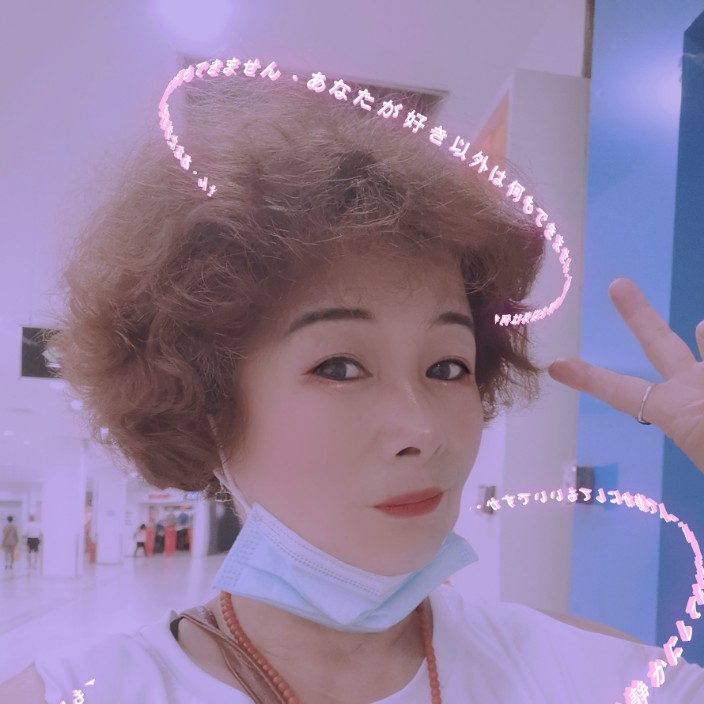 超短裙和斑驳的照片
