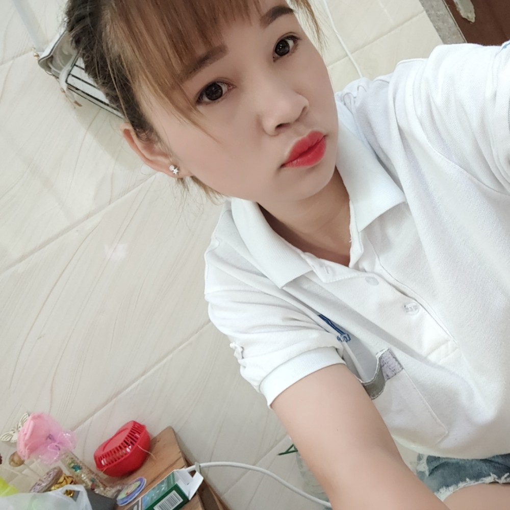 小蝴蝶請现代的照片