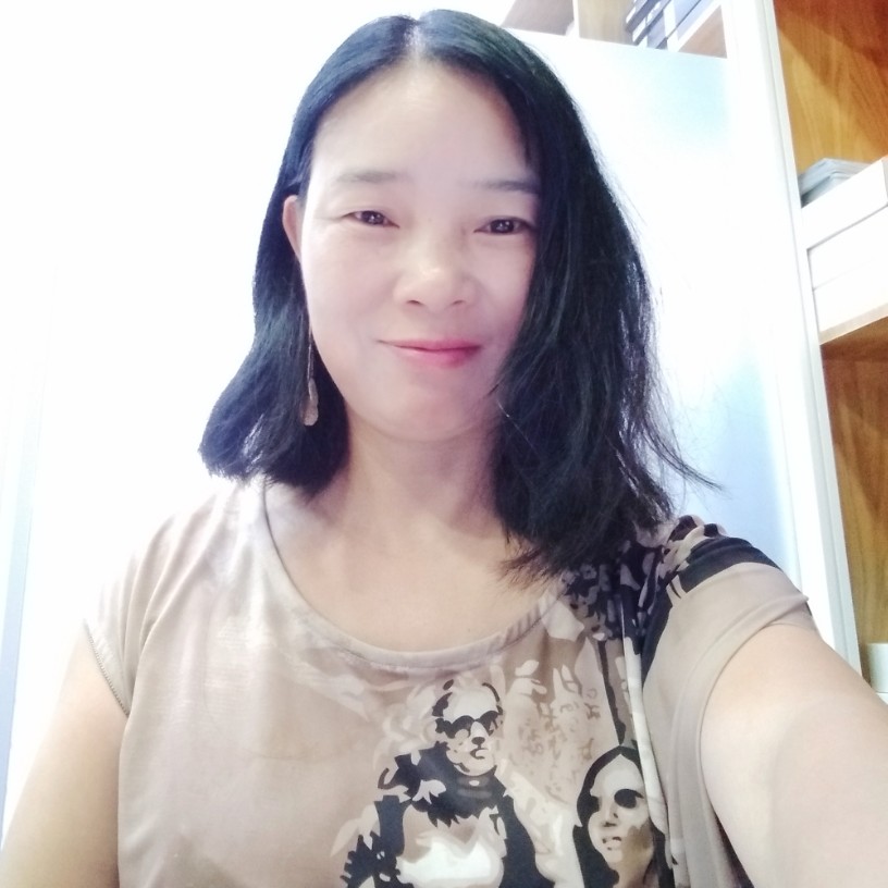 甜美蹁跹小甜瓜的照片