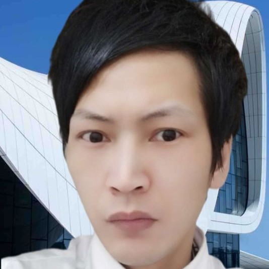 悦耳深拥寒风的照片