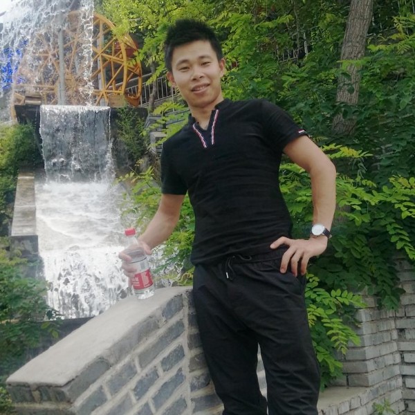 情动留胡子的照片