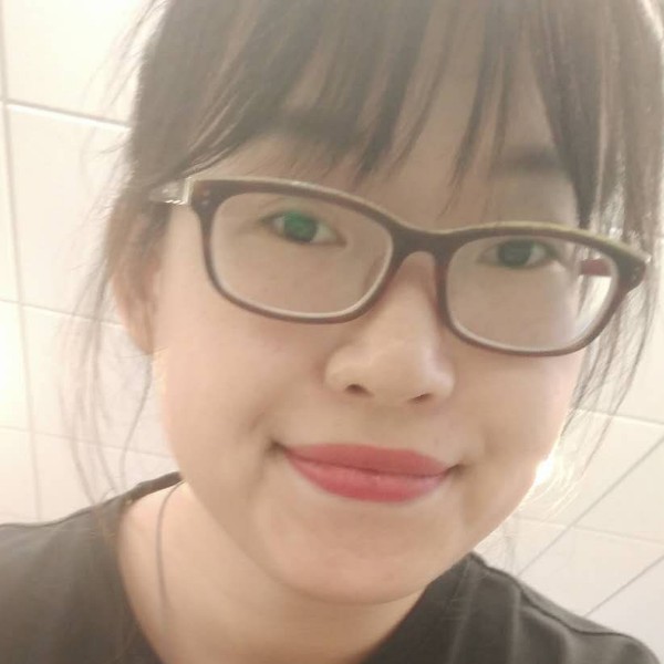 洛仪的照片