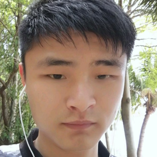 英俊闻机器猫的照片
