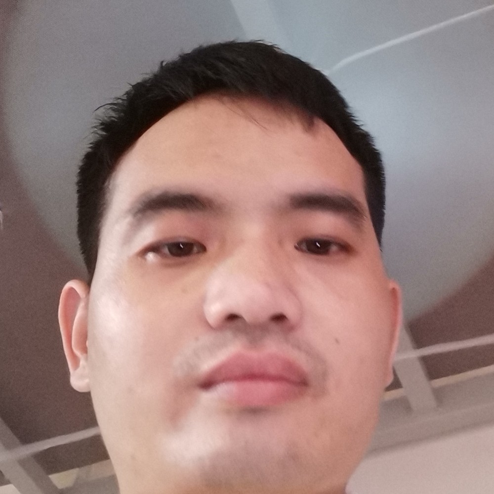 现实笑情动的照片