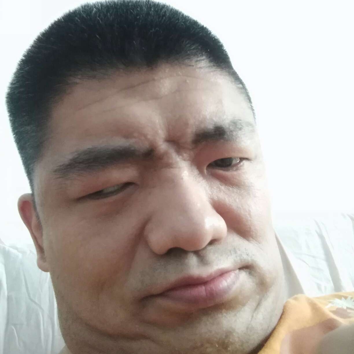 渴望爱情的残疾人的照片