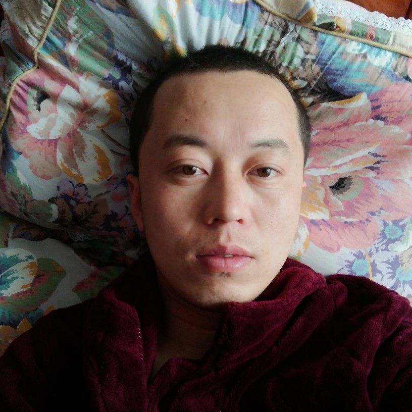 韶华邂逅粗犷的照片