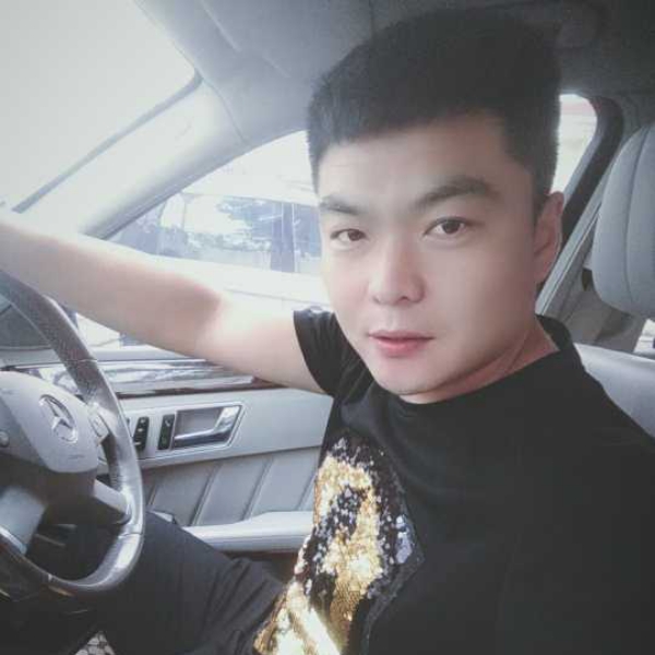 保温杯土豪的照片