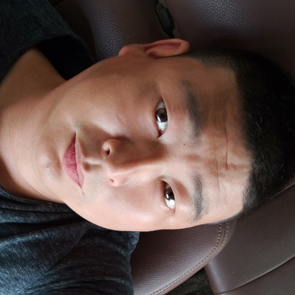 一个人深拥红尘的照片