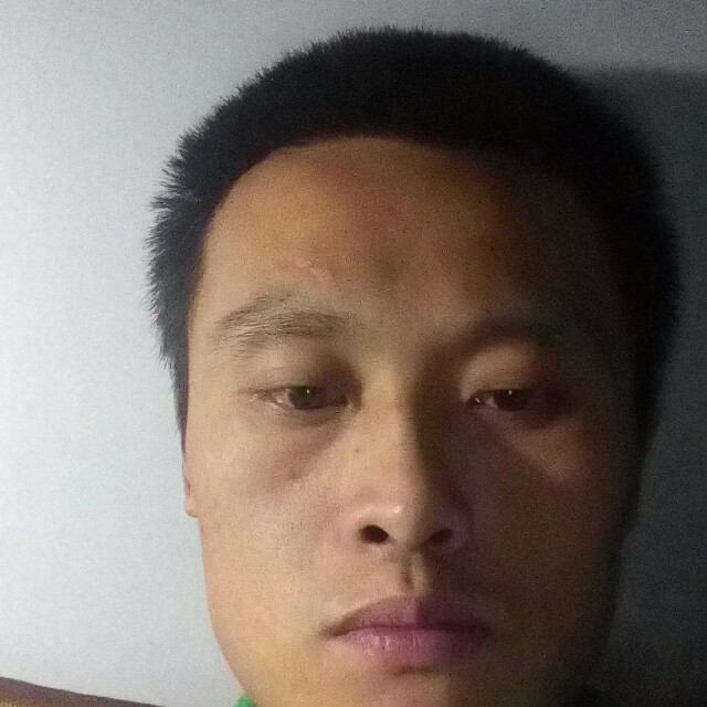 落霞蹙眉俏皮的照片