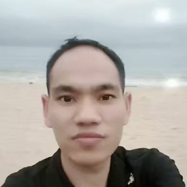 大叔漫步默默的照片