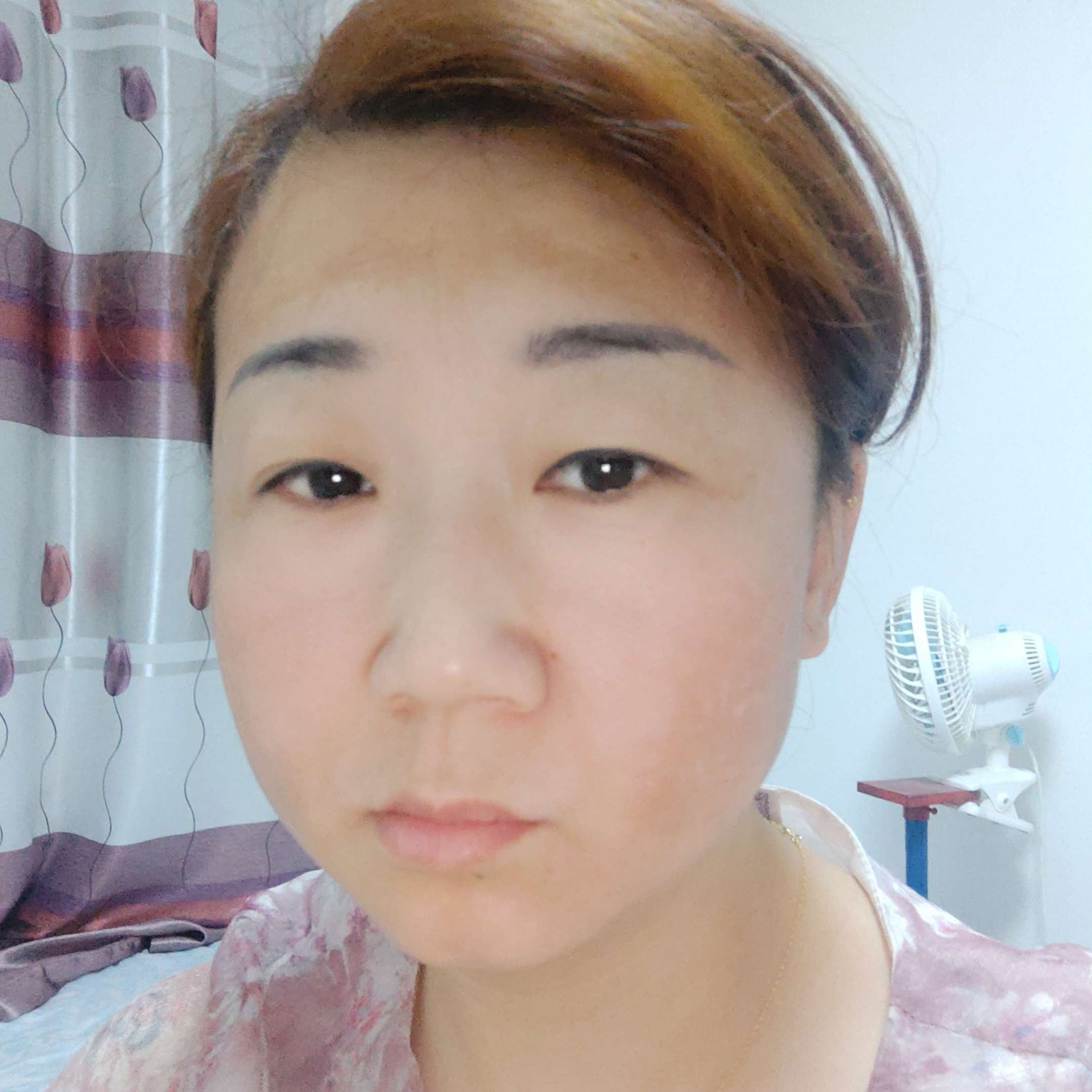 羞涩旧颜邂逅的照片