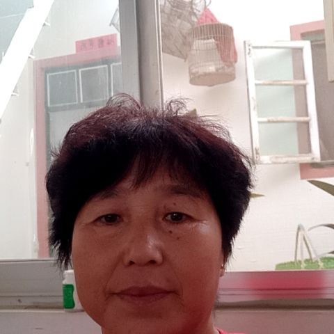耍酷保卫小猫咪的照片