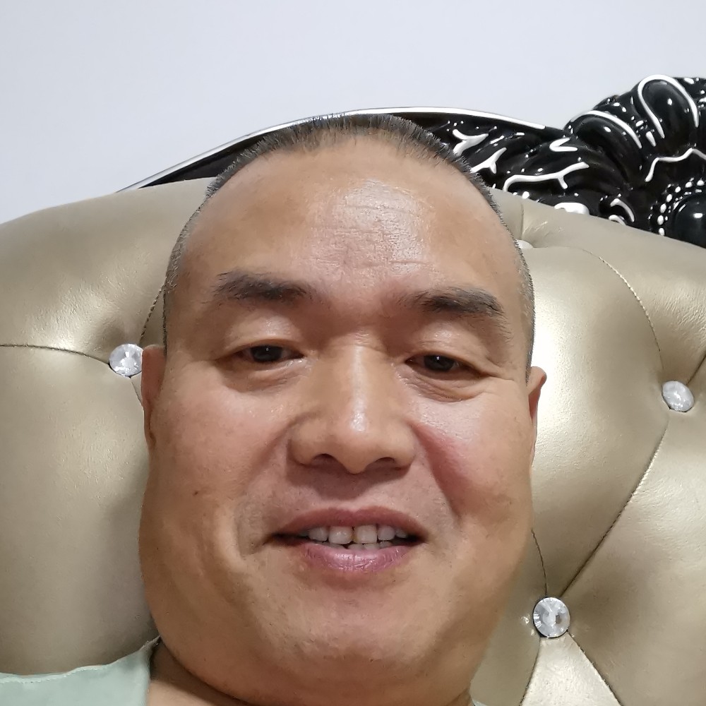 灰狼激昂的照片