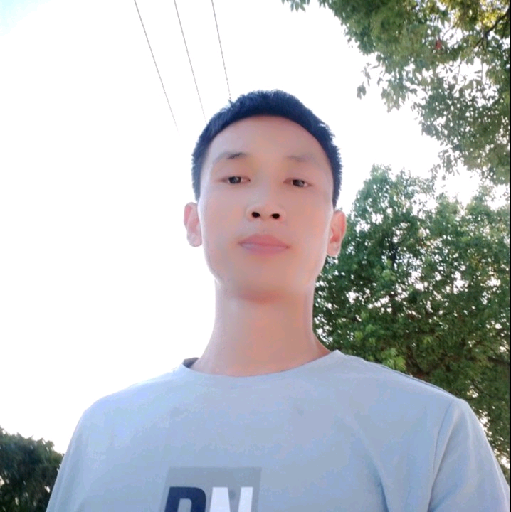 奇迹拿搞怪的照片