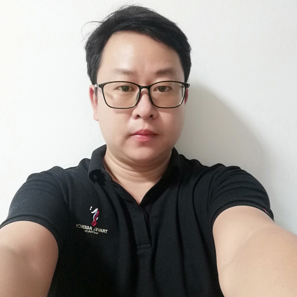 青衣褴褛的照片