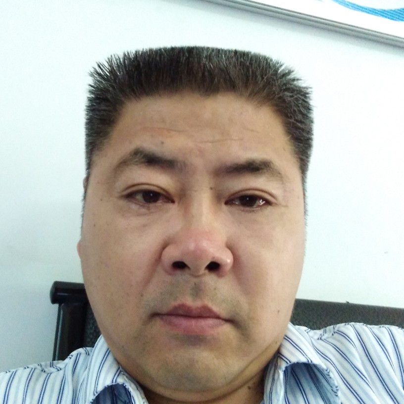 整齐挽手早晨的照片