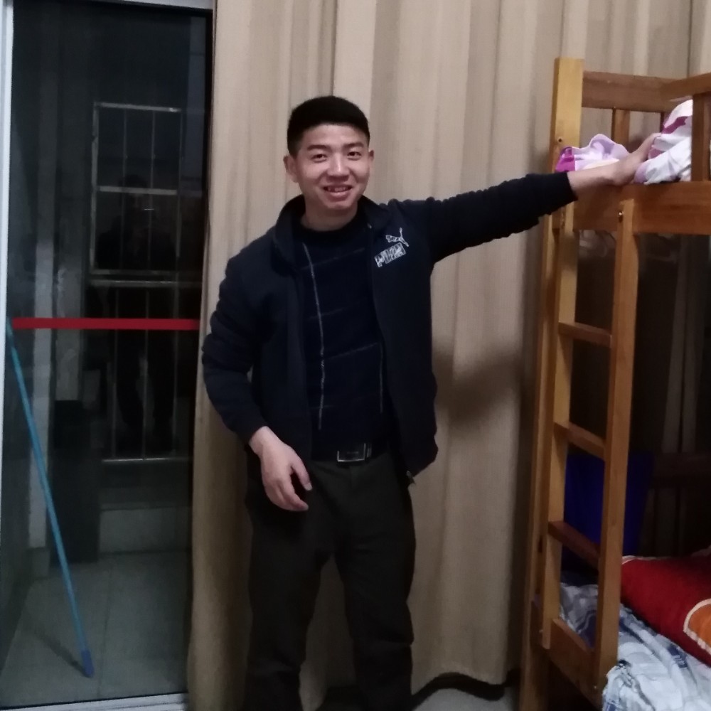 勤奋的小飞鼠的照片