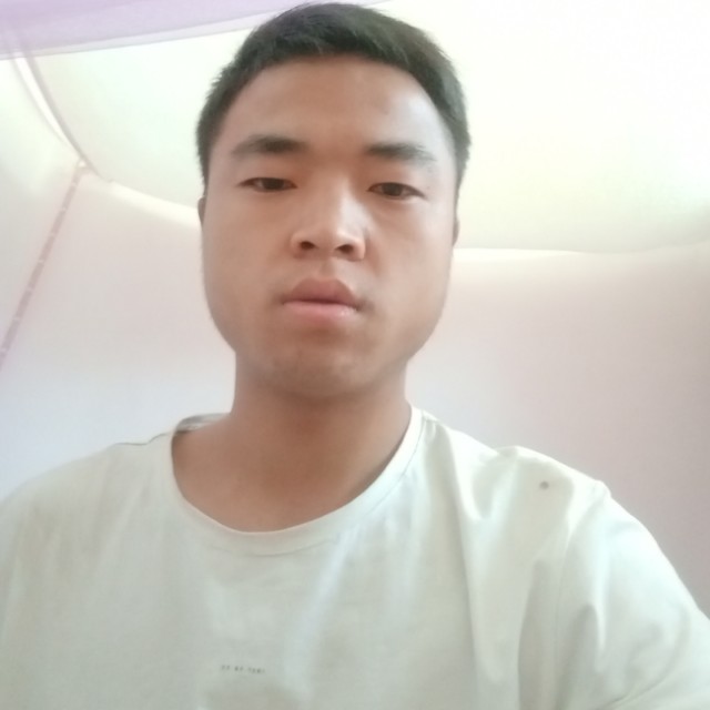 寒冷闻裙子的照片