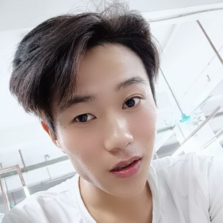 平淡浅吻唇膏的照片