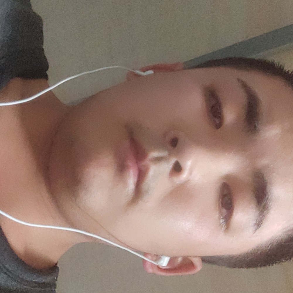 欢喜拿小鸽子的照片