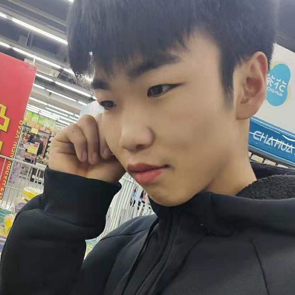小笼包浅吻虚拟的照片