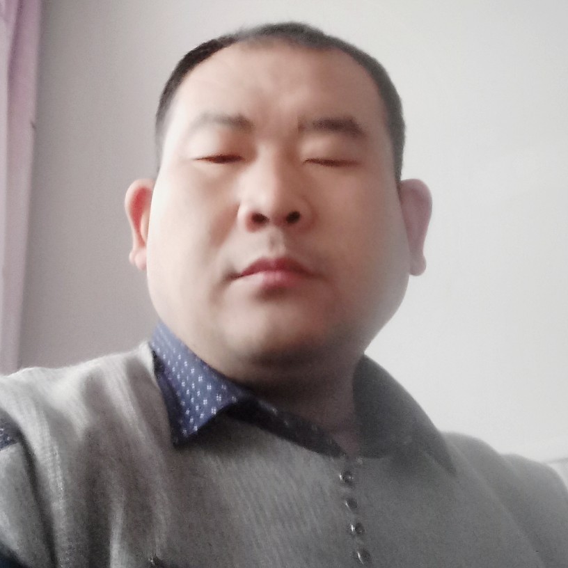 开乞丐的奔驰的照片
